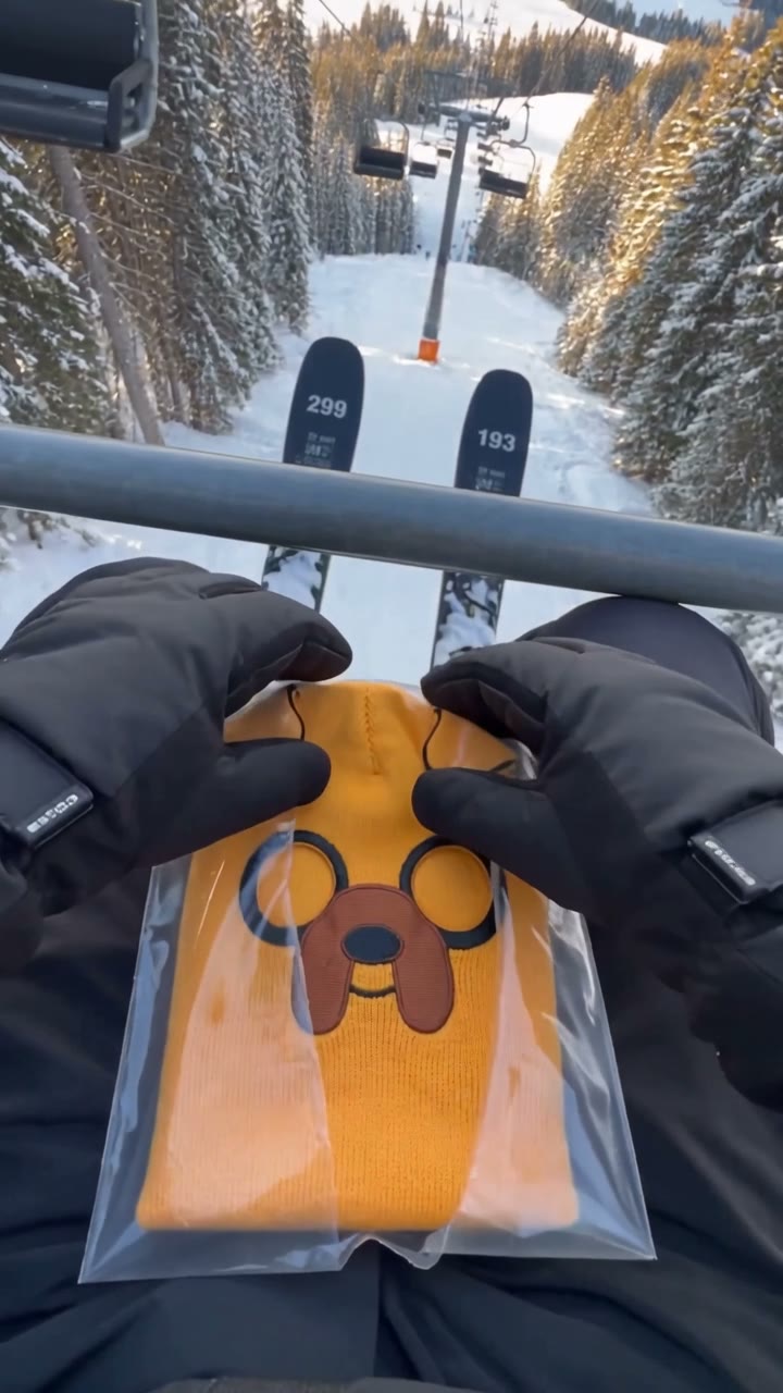 Unboxing an AdventureMask ski mask